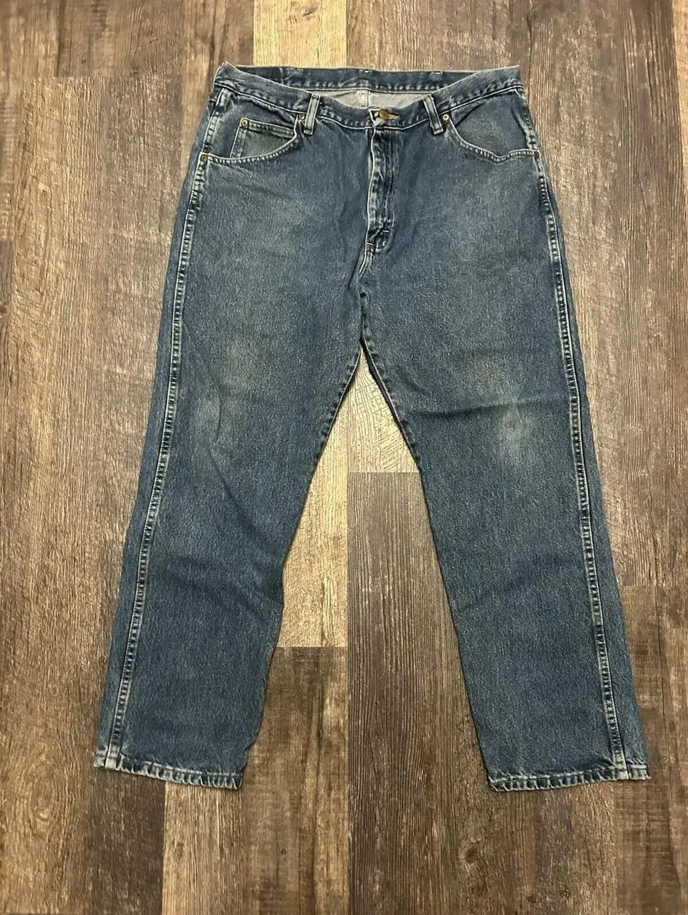Wrangler Men’s Jeans 38x30 Straight Leg Medium Wash Classic Denim